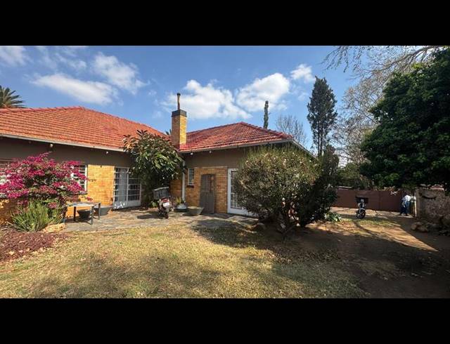 6 BEDROOM HOUSE FOR SALE IN HIGHLANDS NORTH